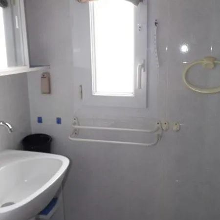Studio Cabine Mezzanine Cosy Avec Terrasse Et Parking Prive, Proche Plages - 4 Couchages - Fr-1-326-606 Le Castellas